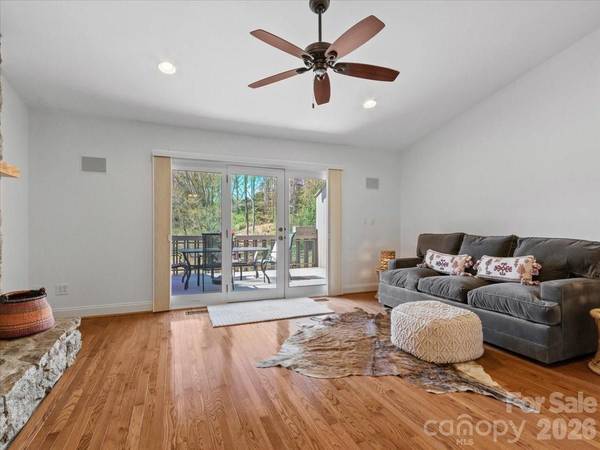 21 Ridge TER, Asheville, NC 28804