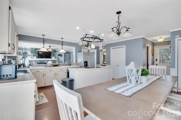 10 High Meadows DR, Candler, NC 28715