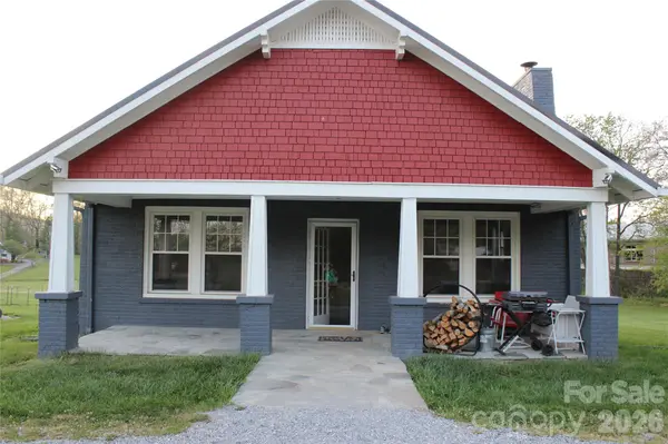 300 Banner Farm RD, Mills River, NC 28759