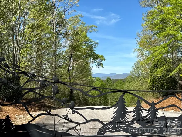 284 Bear Cliff CIR, Nebo, NC 28761