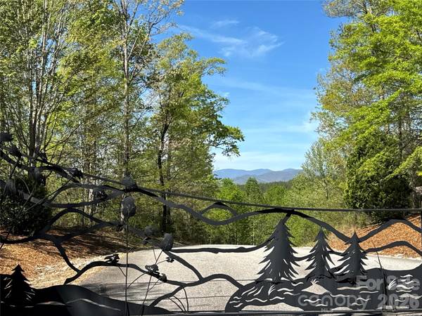 284 Bear Cliff CIR, Nebo, NC 28761