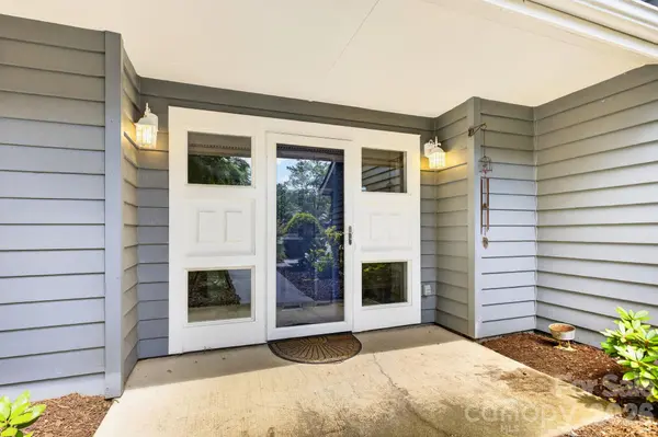 10 Laurel Place DR, Asheville, NC 28803