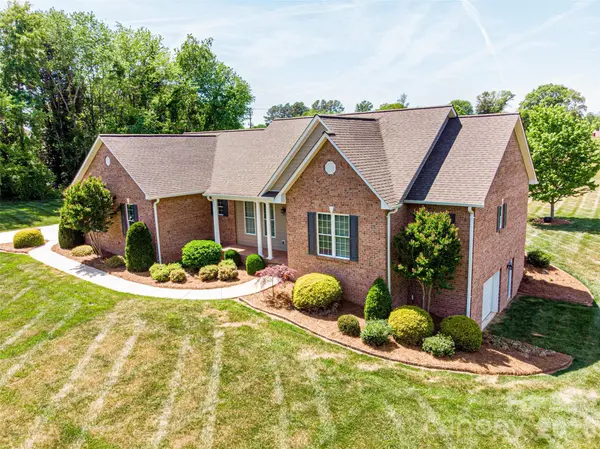 379 Horseshoe Bend RD, Hudson, NC 28638