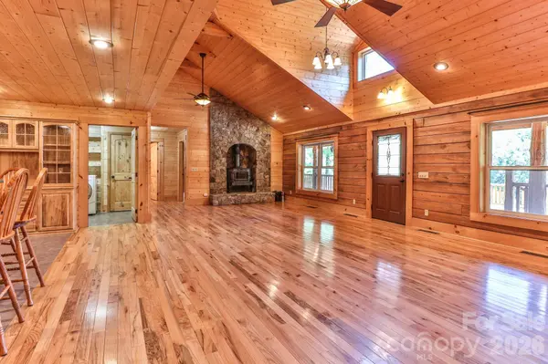 2811 Poplar Creek RD, Green Mountain, NC 28740