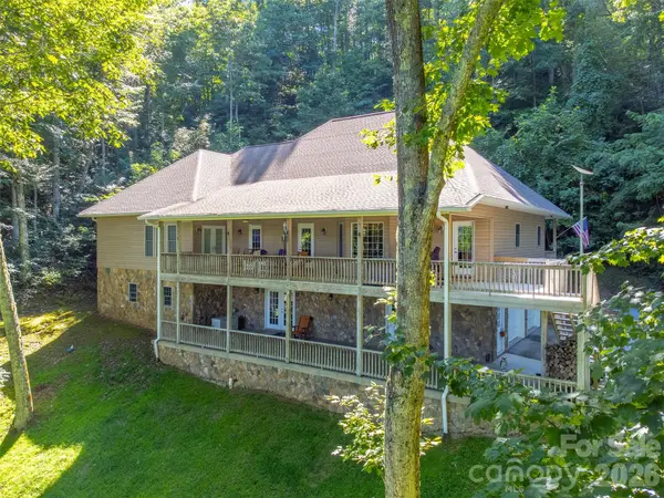 1838 Coman RD, Franklin, NC 28734