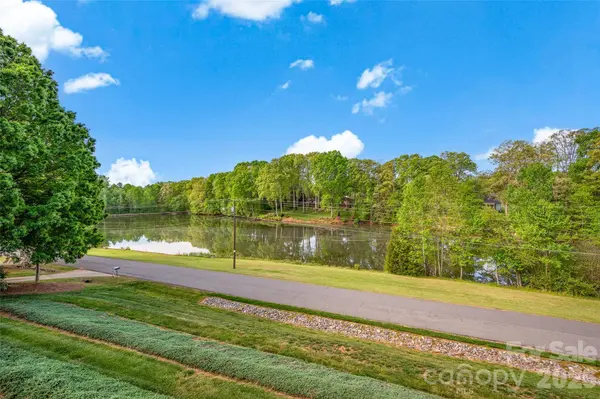 443 W Gleneagles RD, Statesville, NC 28625