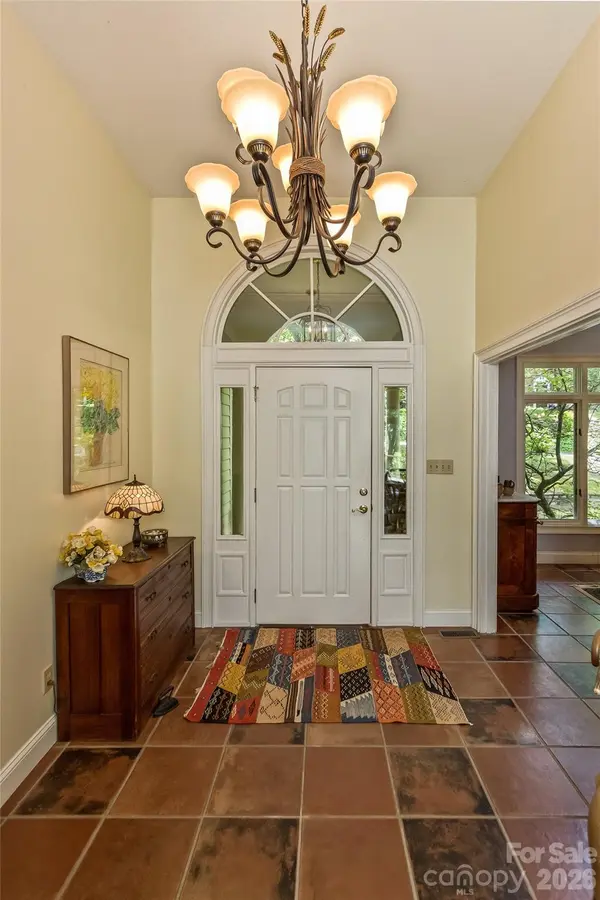 25 Windsong DR, Fairview, NC 28730