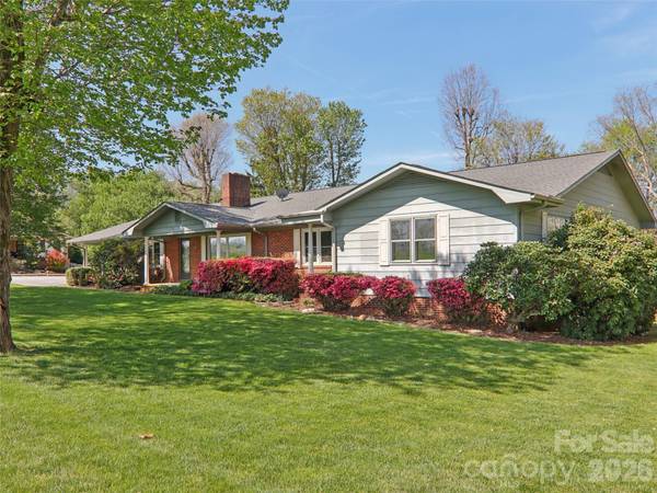 927 Ladson RD, Mills River, NC 28759