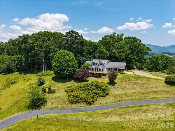 80 Gobblers Knob DR, Clyde, NC 28721