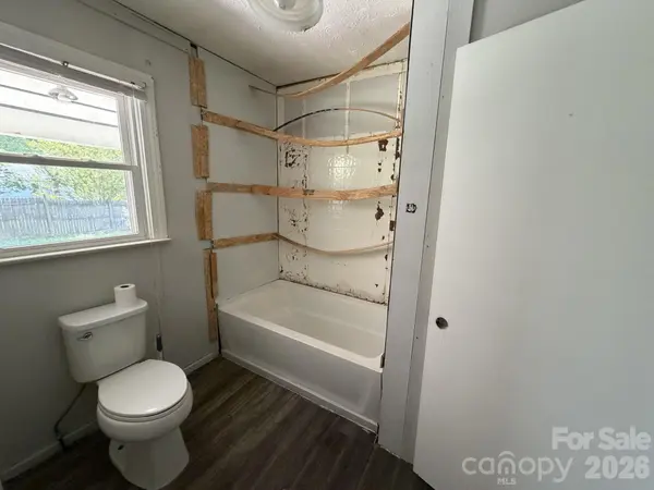 183 Pebble DR, Mooresboro, NC 28114