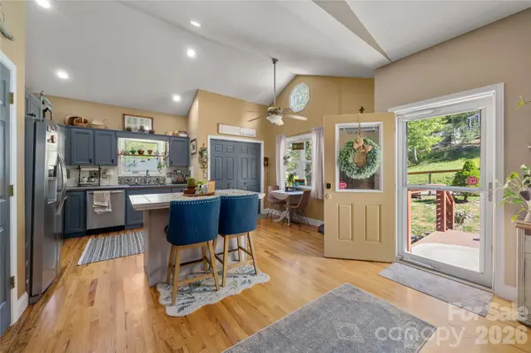 40 Whipoorwill WAY, Waynesville, NC 28786