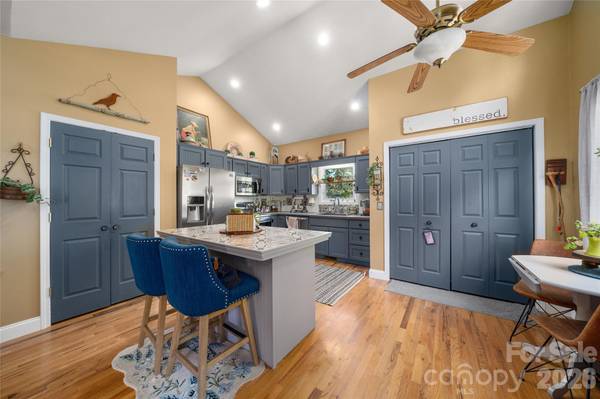 40 Whipoorwill WAY, Waynesville, NC 28786