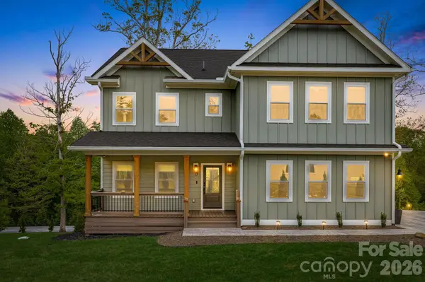 17 Baxter Woods LN, Candler, NC 28715