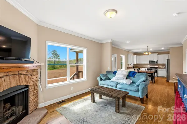 26 Brigman RD, Weaverville, NC 28787