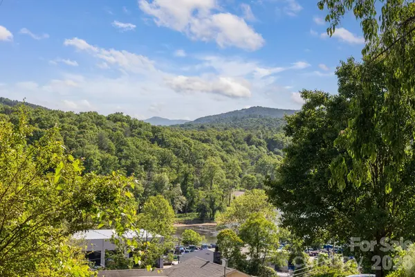 66 Green Oak RD, Asheville, NC 28804