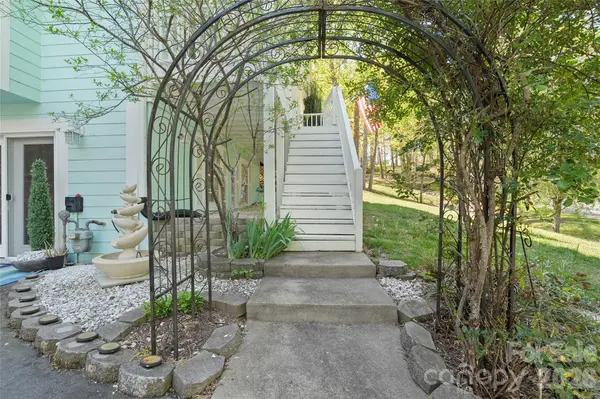 119 Friendly LN, Asheville, NC 28806