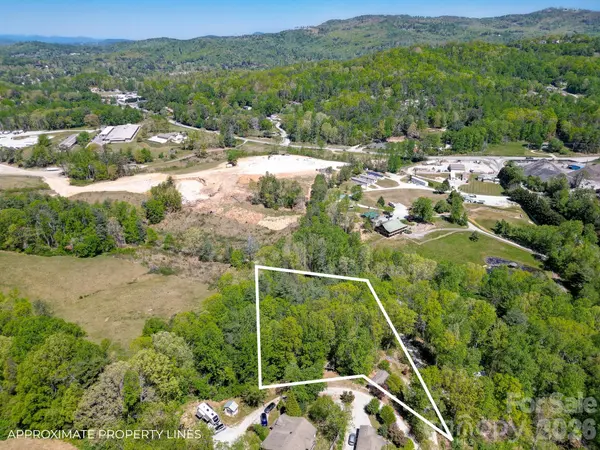 99999 Hicks Mountain RD, Hendersonville, NC 28792