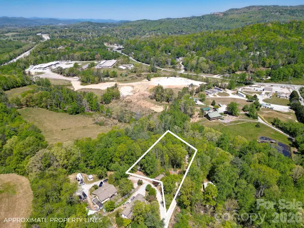 99999 Hicks Mountain RD, Hendersonville, NC 28792