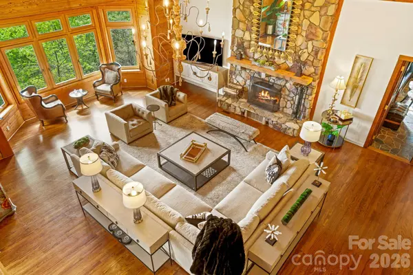 1052 Toxaway DR, Lake Toxaway, NC 28747