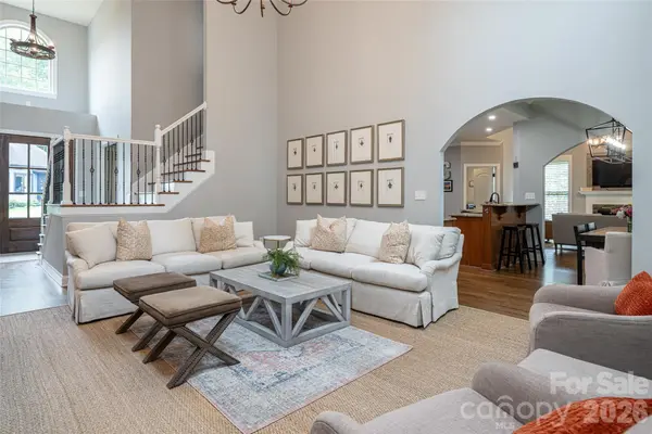 75 Ledgestone DR, Fairview, NC 28730