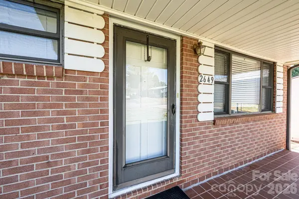 2649 Westview Acres ST, Hickory, NC 28601