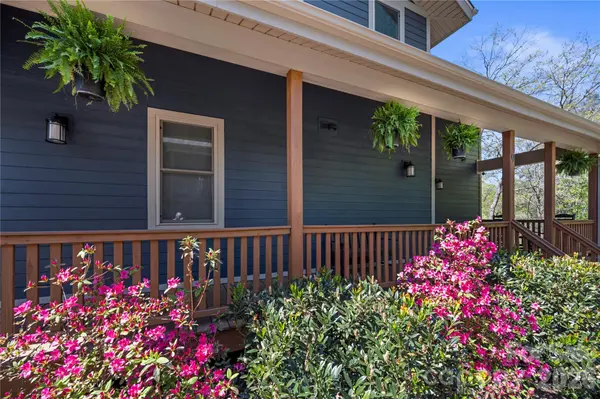 9 Elkmont DR, Asheville, NC 28804