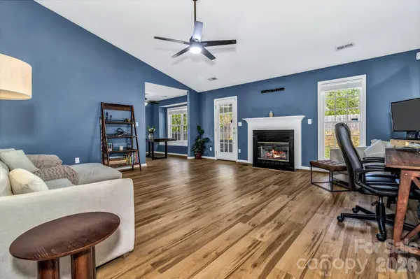 58 S Sunberry TRL, Fletcher, NC 28732