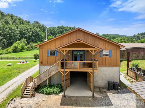 442 Blantyre Church RD, Horse Shoe, NC 28742
