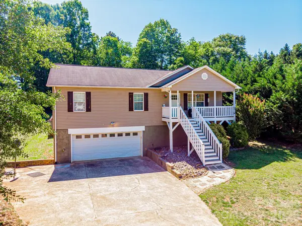 1896 Bakers Glade LN, Hickory, NC 28602