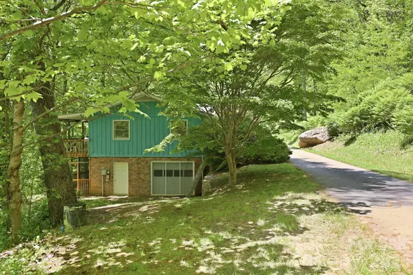 169 Sleepy Hollow LN, Canton, NC 28716