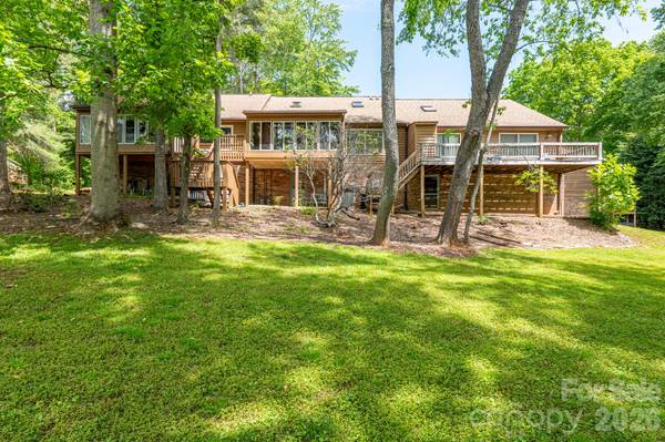 12 Pencross CIR, Etowah, NC 28729