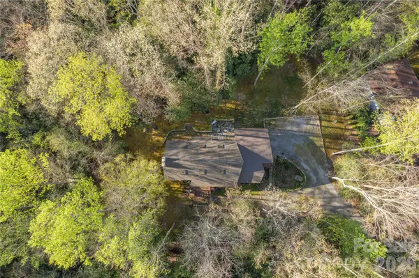 70 Aberdeen LN, Pisgah Forest, NC 28768