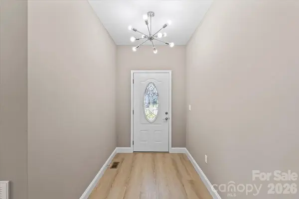 1033 12th Avenue DR NW, Hickory, NC 28601