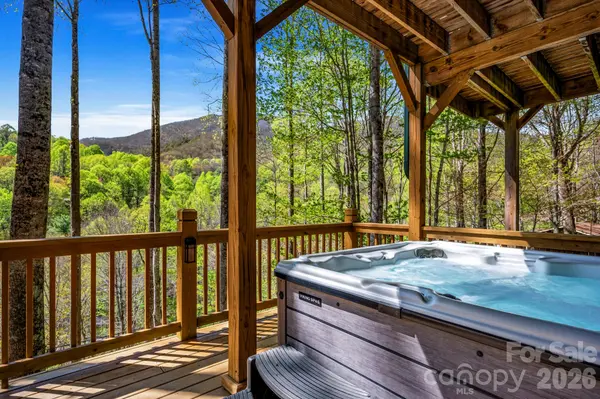 100 Split Rail DR, Maggie Valley, NC 28751