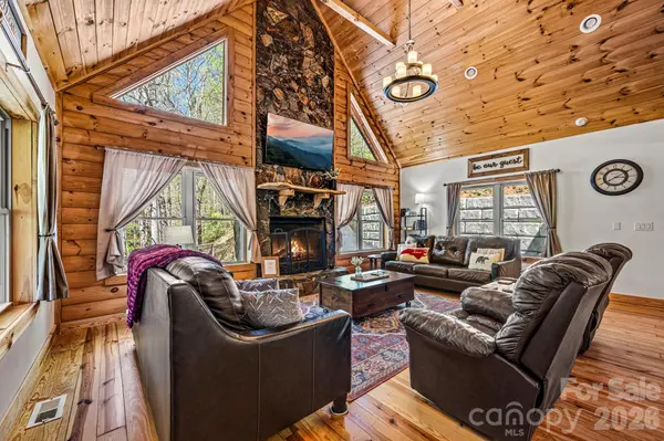 100 Split Rail DR, Maggie Valley, NC 28751