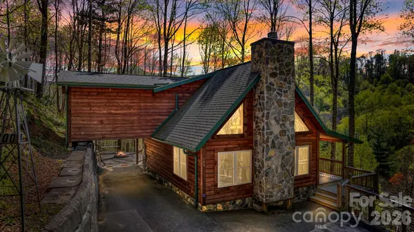 100 Split Rail DR, Maggie Valley, NC 28751