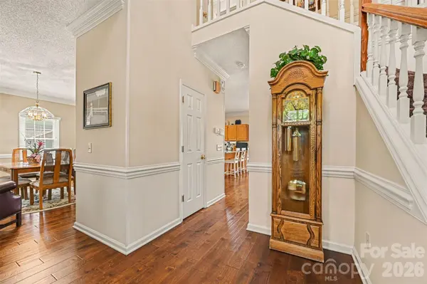 4051 Pinecrest DR NE, Hickory, NC 28601