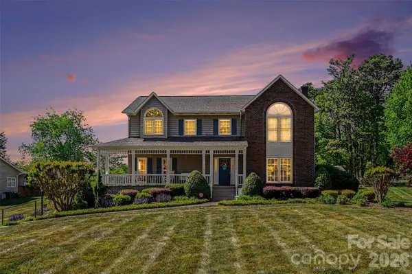 4051 Pinecrest DR NE, Hickory, NC 28601