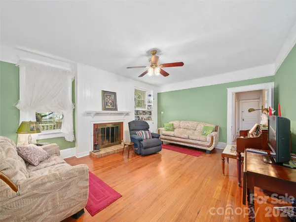 45 Summit ST, Burnsville, NC 28714