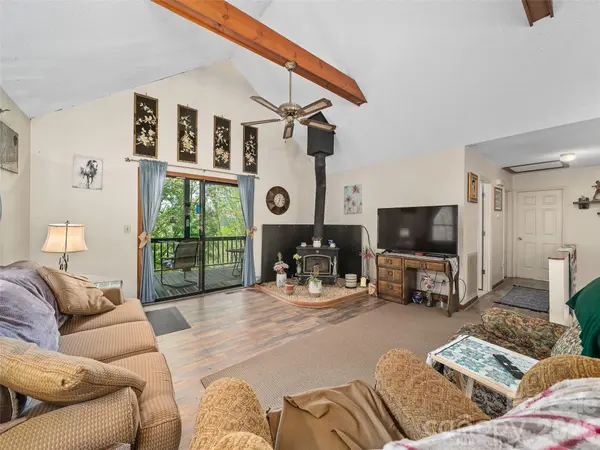 129 Kantagree DR, Bakersville, NC 28705