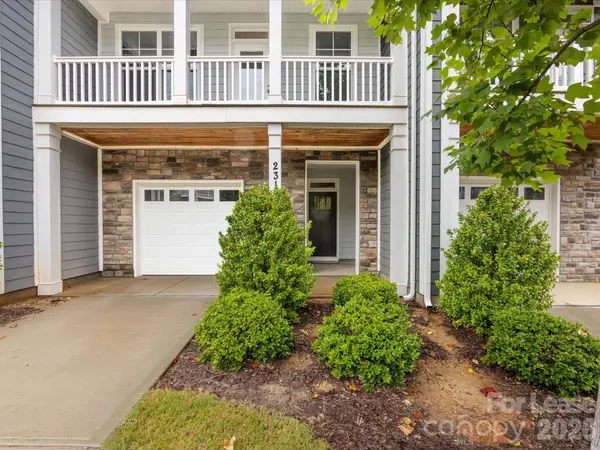 2314 Creekmere LN, Charlotte, NC 28262