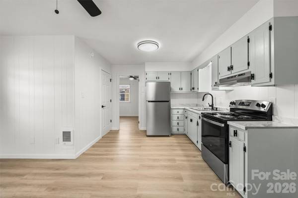71 Maple ST, Clyde, NC 28721