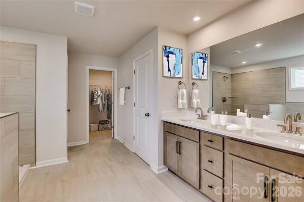 4233 Vista Pine DR, Charlotte, NC 28215