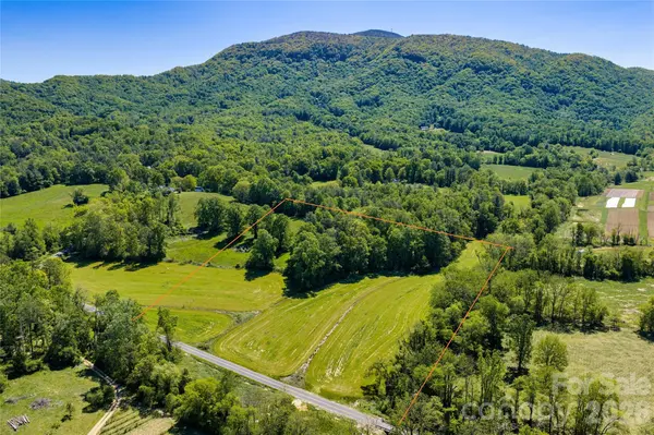 99999 Sugar Hollow RD, Fairview, NC 28730