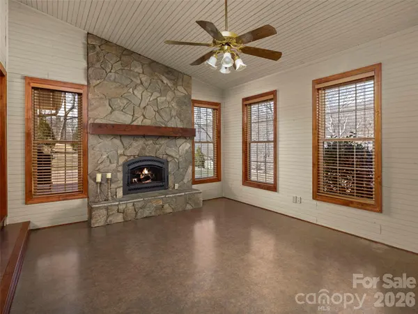 609 N Fork RD, Black Mountain, NC 28711
