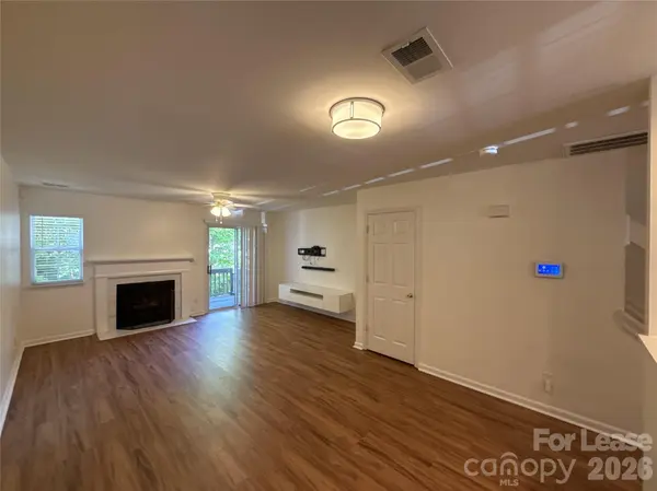 639 Mountainwater DR, Charlotte, NC 28262