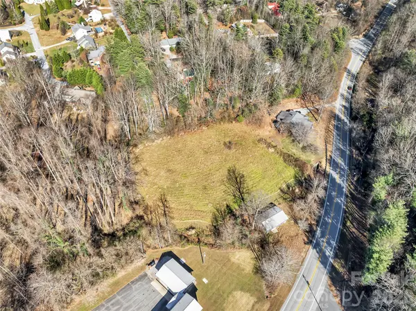 283 Ozone DR, Saluda, NC 28773