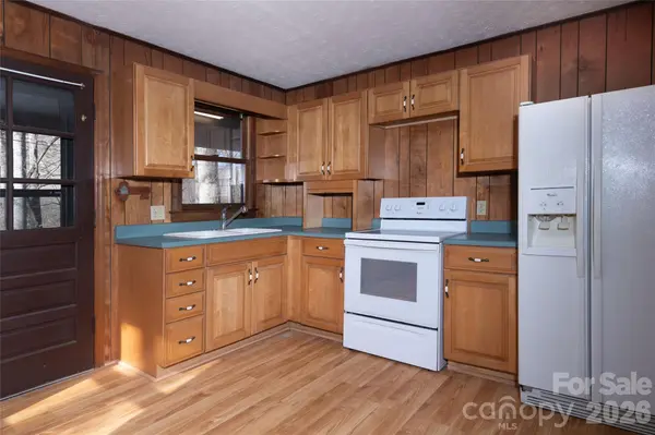 87 Sassafras LN, Maggie Valley, NC 28751
