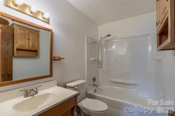 87 Sassafras LN, Maggie Valley, NC 28751