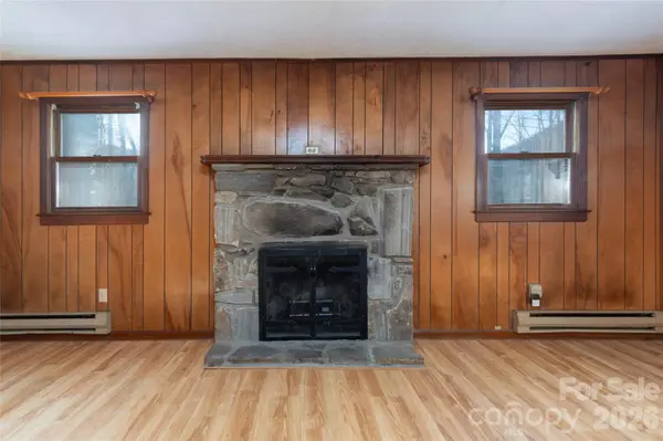 87 Sassafras LN, Maggie Valley, NC 28751